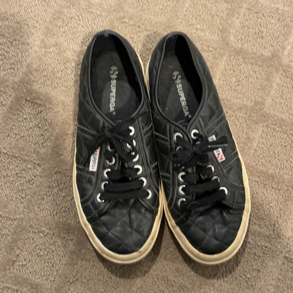 Superga cusion black sneakers. In great condition